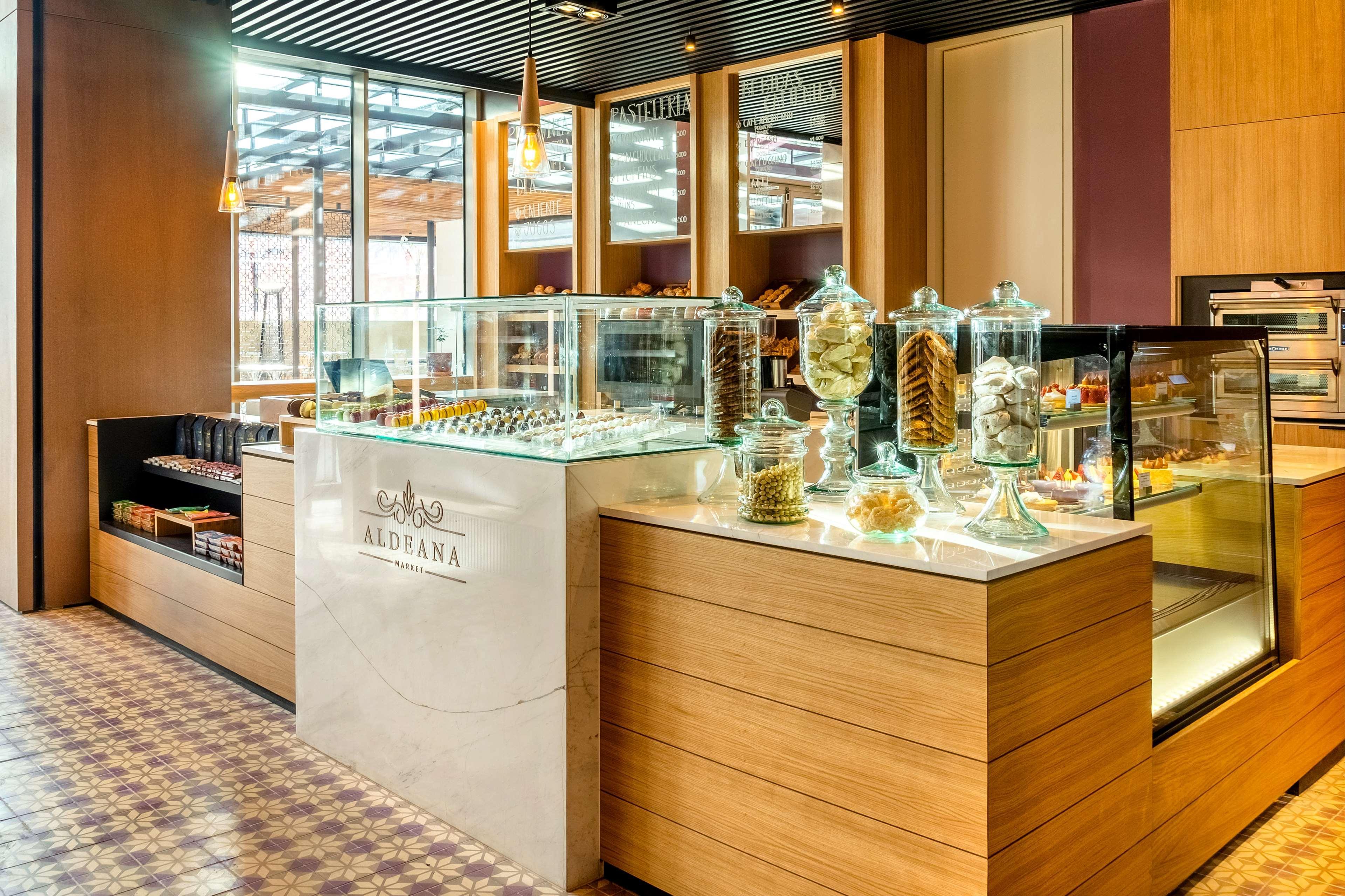 ホテル グランド ハイアット ボゴダ ボゴタ エクステリア 写真 A display of chocolates at a shop in Dubai